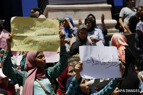 High school students take part in a protest against the cancellation and postponement of exams after a series of exam leaks, in front of journalists syndicate in Cairo, Egypt June 29, 2016. Photo by Amr Sayed