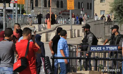 Israeli border police stand guard in Jerusalem's old city on June 30, 2016 during the holy fasting month of Ramadan. Photo by Mahfouz Abu Turk