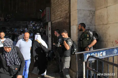 Israeli border police stand guard in Jerusalem's old city on June 30, 2016 during the holy fasting month of Ramadan. Photo by Mahfouz Abu Turk