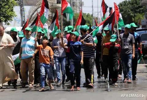 Palestinians take part in a rally marking al-Quds (Jerusalem) Day following Friday prayer in Gaza city on July 1, 2016. Photo by Mohammed Asad