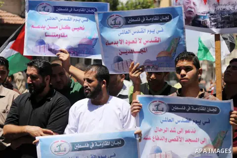 Palestinians take part in a rally marking al-Quds (Jerusalem) Day following Friday prayer in Gaza city on July 1, 2016. Photo by Mohammed Asad