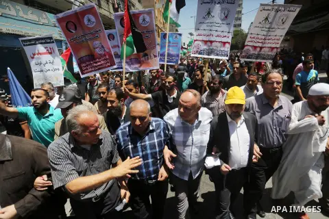 Palestinians take part in a rally marking al-Quds (Jerusalem) Day following Friday prayer in Gaza city on July 1, 2016. Photo by Mohammed Asad