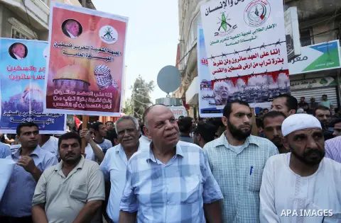 Palestinians take part in a rally marking al-Quds (Jerusalem) Day following Friday prayer in Gaza city on July 1, 2016. Photo by Mohammed Asad