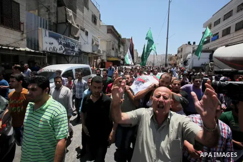 Mourners carry the body of Palestinian Tayseer Habash, who died from tear gas fired by Israeli security forces during clashes, during his funeral on July 2, 2016 in the West Bank city of Nablus. Habash, 63, died on July...