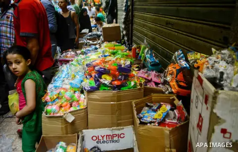 Egyptians shop at market ahead of the Eid al-Fitr holiday in Cairo, Egypt, on July 04, 2016, as Muslims the world over prepare to celebrate Eid al-Fitr, starting with the with the sighting of the new moon, to mark the en...