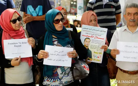 Palestinians take part in a demonstration calling for the release of Bilal Kayed a Palestinian prisoner on hunger strike, in the West bank city of Hebron on July 12, 2016. Photo by Wisam Hashlamoun