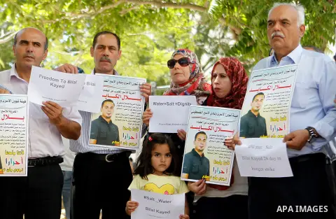 Palestinians take part in a demonstration calling for the release of Bilal Kayed a Palestinian prisoner on hunger strike, in the West bank city of Hebron on July 12, 2016. Photo by Wisam Hashlamoun