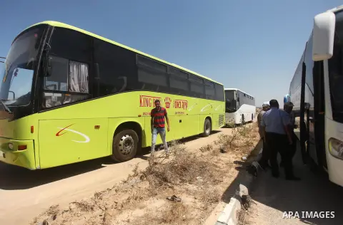 Palestinians check vehicles upon arrival at Erez crossing between Israel and northern Gaza Strip July 13, 2016. Israel opened a second crossing with Gaza on Wednesday to allow the entry ofvehicles for the first time sinc...