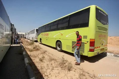 Palestinians check vehicles upon arrival at Erez crossing between Israel and northern Gaza Strip July 13, 2016. Israel opened a second crossing with Gaza on Wednesday to allow the entry ofvehicles for the first time sinc...