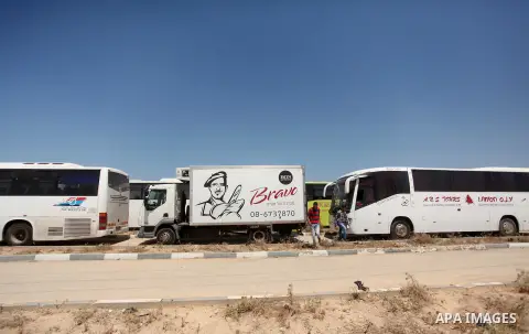 Palestinians check vehicles upon arrival at Erez crossing between Israel and northern Gaza Strip July 13, 2016. Israel opened a second crossing with Gaza on Wednesday to allow the entry ofvehicles for the first time sinc...