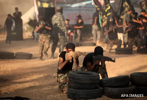 Palestinian youths take part in a military-style graduation ceremony at a summer camp organized by the Islamic Jihad Movement in Khan Younis in the southern Gaza Strip July 15, 2016. Photo by Ashraf Amra