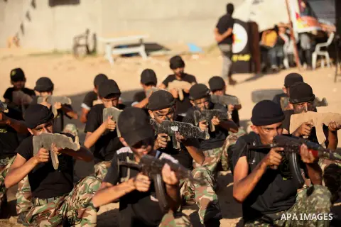 Palestinian youths take part in a military-style graduation ceremony at a summer camp organized by the Islamic Jihad Movement in Khan Younis in the southern Gaza Strip July 15, 2016. Photo by Ashraf Amra