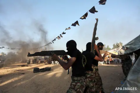 Palestinian youths take part in a military-style graduation ceremony at a summer camp organized by the Islamic Jihad Movement in Khan Younis in the southern Gaza Strip July 15, 2016. Photo by Ashraf Amra