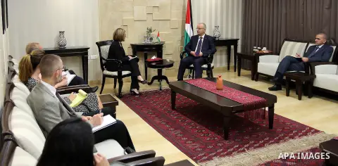 Palestinian Prime Minister, Rami Hamadallah, meets with mission of International Fund, in the West Bank city of Ramallah, on July 17, 2016. Photo by Prime Minister Office