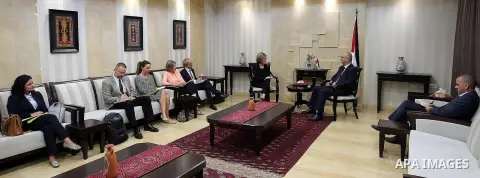 Palestinian Prime Minister, Rami Hamadallah, meets with mission of International Fund, in the West Bank city of Ramallah, on July 17, 2016. Photo by Prime Minister Office