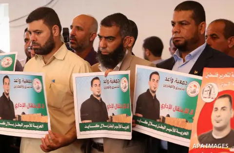 Palestinians take part in a protest demanding release the prisoners in Israeli jails, in front of Red cross office, in Gaza city, on July 18, 2016. Photo by Mohammed Asad