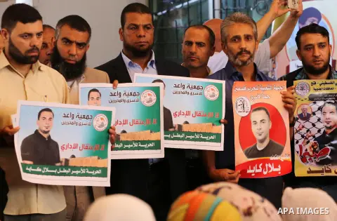 Palestinians take part in a protest demanding release the prisoners in Israeli jails, in front of Red cross office, in Gaza city, on July 18, 2016. Photo by Mohammed Asad
