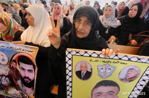 Palestinians take part in a protest demanding release the prisoners in Israeli jails, in front of Red cross office, in Gaza city, on July 18, 2016. Photo by Mohammed Asad