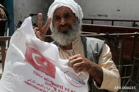 Palestinians receive Turkish aid at an aid distribution centre of the United Nations Relief and Works Agency (UNRWA) in the southern Gaza Strip town of Rafah, on July 18, 2016. Photo by Abed Rahim Khatib