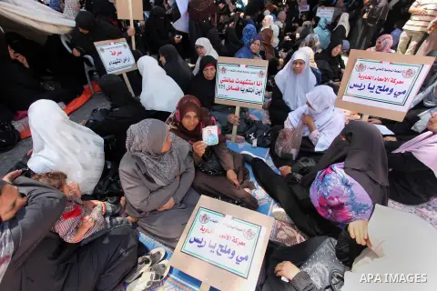 Palestinian families of martyrs take part a protest to demand their rights and salaries, in Gaza city, on July 19, 2016. Photo by Ashraf Amra