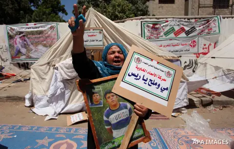Palestinian families of martyrs take part a protest to demand their rights and salaries, in Gaza city, on July 19, 2016. Photo by Ashraf Amra