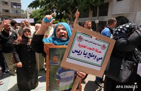 Palestinian families of martyrs take part a protest to demand their rights and salaries, in Gaza city, on July 19, 2016. Photo by Ashraf Amra