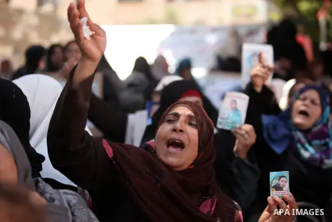 Palestinian families of martyrs take part a protest to demand their rights and salaries, in Gaza city, on July 19, 2016. Photo by Ashraf Amra