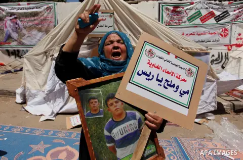 Palestinian families of martyrs take part a protest to demand their rights and salaries, in Gaza city, on July 19, 2016. Photo by Ashraf Amra
