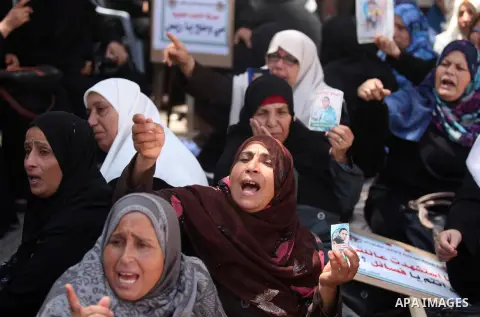 Palestinian families of martyrs take part a protest to demand their rights and salaries, in Gaza city, on July 19, 2016. Photo by Ashraf Amra