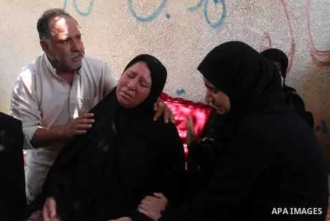 Palestinian relatives and friends mourn during the funeral of Salah al-Astal, a member of the Islamic Jihad's armed wing -the Al-Quds Brigades- who died after a tunnel collapse in the Gaza Strip, on July 19, 2016 in Khan...
