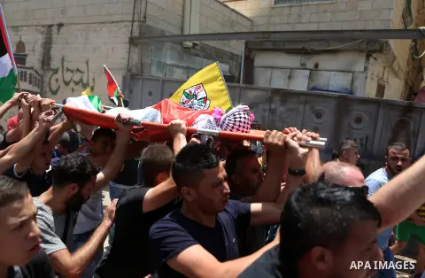 Palestinian carry the body of Muhey al-Tabakhi, 12, who was killed on Tuesday during a clash with Israeli troops, during his funeral in the West Bank town of Al-Ram, near Jerusalem July 20, 2016. Photo by Shadi Hatem