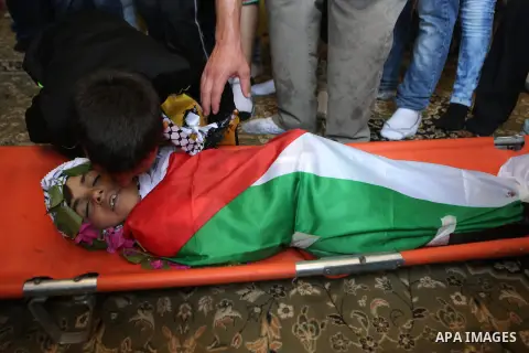 Palestinian carry the body of Muhey al-Tabakhi, 12, who was killed on Tuesday during a clash with Israeli troops, during his funeral in the West Bank town of Al-Ram, near Jerusalem July 20, 2016. Photo by Shadi Hatem