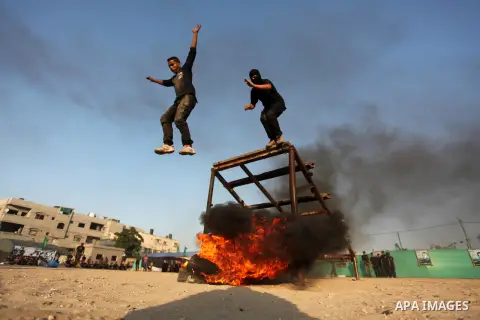 Palestinian youths demonstrate their skills during a military-style exercise at the Liberation Youths summer camp, organised by the Hamas movement, in Gaza city on July 20, 2016. Photo by Ashraf Amra