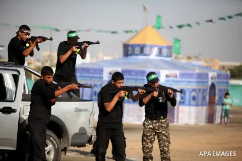 Palestinian youths demonstrate their skills during a military-style exercise at the Liberation Youths summer camp, organised by the Hamas movement, in Gaza city on July 20, 2016. Photo by Ashraf Amra