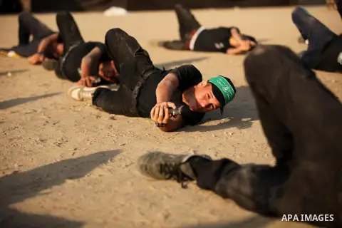 Palestinian youths demonstrate their skills during a military-style exercise at the Liberation Youths summer camp, organised by the Hamas movement, in Gaza city on July 20, 2016. Photo by Ashraf Amra