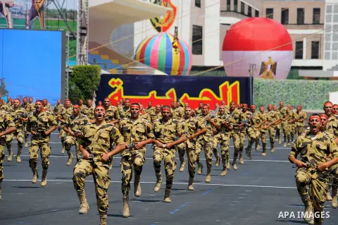 Egyptian forces demonstrate their skills during a military academy graduation ceremony in the capital, Cairo, on July 21, 2016. Photo by Egyptian President Office