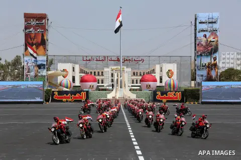 Egyptian forces demonstrate their skills during a military academy graduation ceremony in the capital, Cairo, on July 21, 2016. Photo by Egyptian President Office