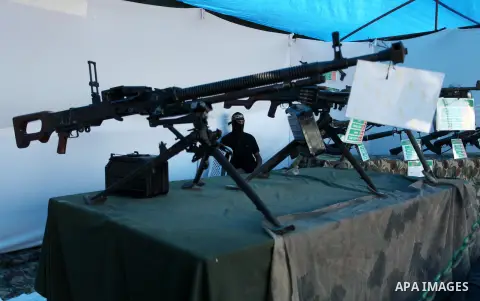 A picture taken on July 21, 2016 shows weapons during a weapon exhibition at a Hamas-run youth summer camp, in Gaza City. Photo by Ashraf Amra