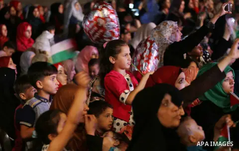 Palestinians take part in a mass wedding for 340 couples organized by Hamas movement in Beit Lahiya town in the northern Gaza Strip July 24, 2016. Photo by Mohammed Asad