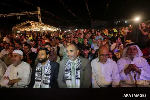 Palestinians take part in a mass wedding for 340 couples organized by Hamas movement in Beit Lahiya town in the northern Gaza Strip July 24, 2016. Photo by Mohammed Asad