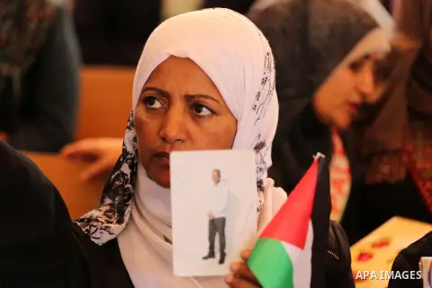 Palestinians take part in a protest demanding release the prisoners in Israeli jails, in front of Red cross office, in Gaza city, on July 25, 2016. Photo by Mohammed Asad