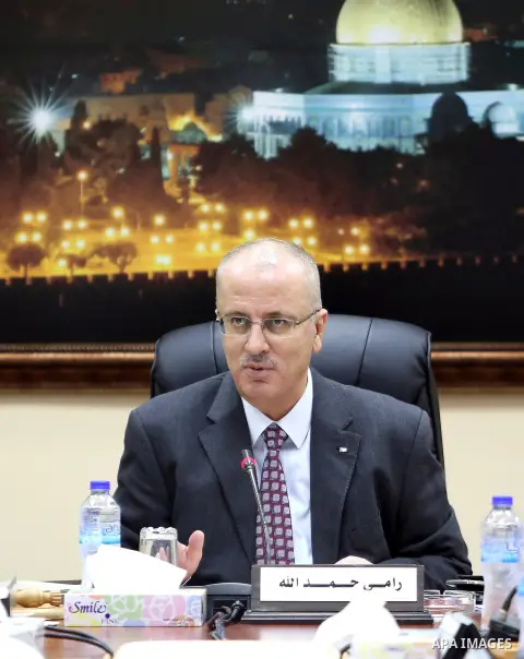 Palestinian Prime Minister Rami hamadallah heads the Palestinian cabinet meeting in the West Bank city of Ramallah on july. 26,2016. Photo by Prime Minister Office