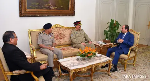 Egyptian President Abdel Fattah al-Sisi meets with Pakistani Military Chief Raheel Sharif, in Cairo, Egypt, on July 26, 2016. Photo by Egyptian President Office