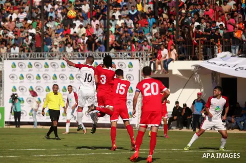 Palestinian Gaza Strip's Khan Younis Youth and Hebron's players compete during the first leg of the Palestine Cup final soccer match at al-Yarmouk stadium in Gaza City July 26, 2016. Photo by Ashraf Amra