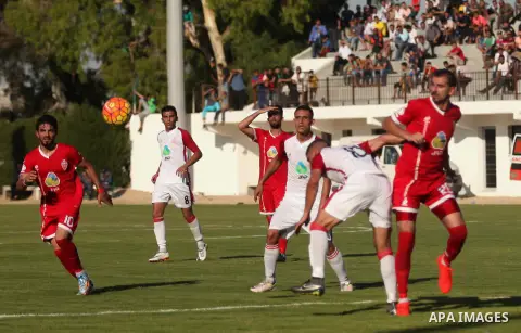 Palestinian Gaza Strip's Khan Younis Youth and Hebron's players compete during the first leg of the Palestine Cup final soccer match at al-Yarmouk stadium in Gaza City July 26, 2016. Photo by Ashraf Amra