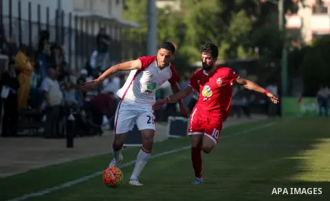 Palestinian Gaza Strip's Khan Younis Youth and Hebron's players compete during the first leg of the Palestine Cup final soccer match at al-Yarmouk stadium in Gaza City July 26, 2016. Photo by Ashraf Amra
