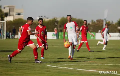 Palestinian Gaza Strip's Khan Younis Youth and Hebron's players compete during the first leg of the Palestine Cup final soccer match at al-Yarmouk stadium in Gaza City July 26, 2016. Photo by Ashraf Amra
