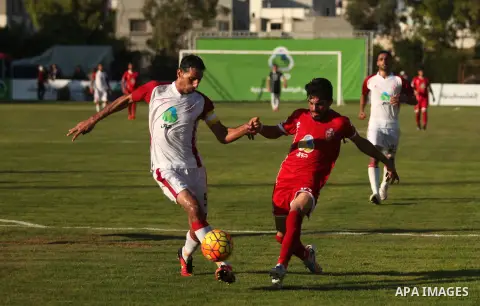 Palestinian Gaza Strip's Khan Younis Youth and Hebron's players compete during the first leg of the Palestine Cup final soccer match at al-Yarmouk stadium in Gaza City July 26, 2016. Photo by Ashraf Amra