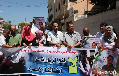 Palestinians take part in a protest demanding for the release of Bilal Kayed a Palestinian prisoner on hunger strike, in front of Red Cross office, in Gaza city, on July 28, 2016. Photo by Ashraf Amra