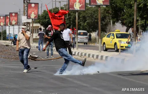 Palestinian activists from the Popular Front of the Liberation of Palestine (PFLP) demonstrate at the Hawara checkpoint near the West Bank city of Nablus on July 29, 2016, against the detention of Bilal Kayed, a fellow P...